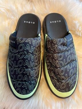 NWOT CLOAK Black slippers. Size 9